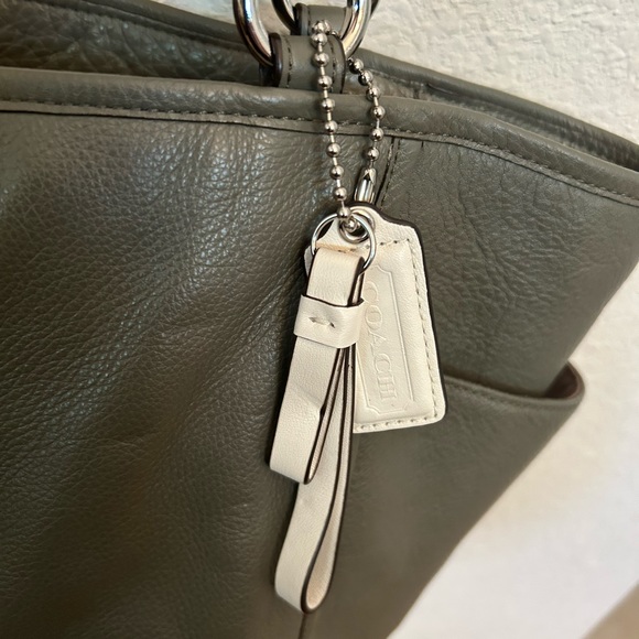 Coach green leather bag - Picture 2 of 13